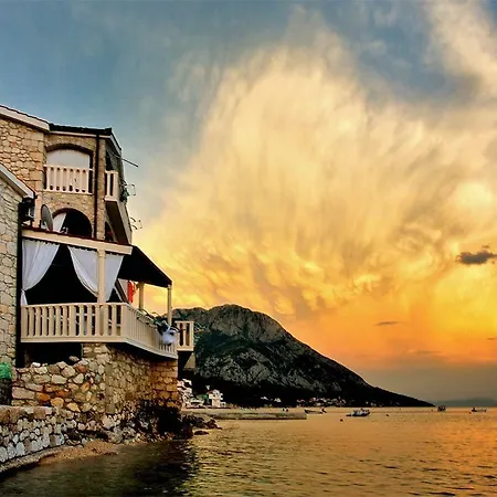Martina Guest house *
