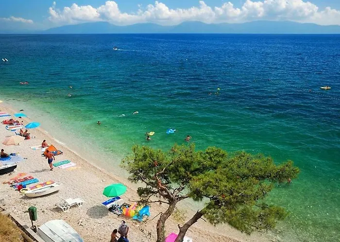 Martina Πανσιόν
